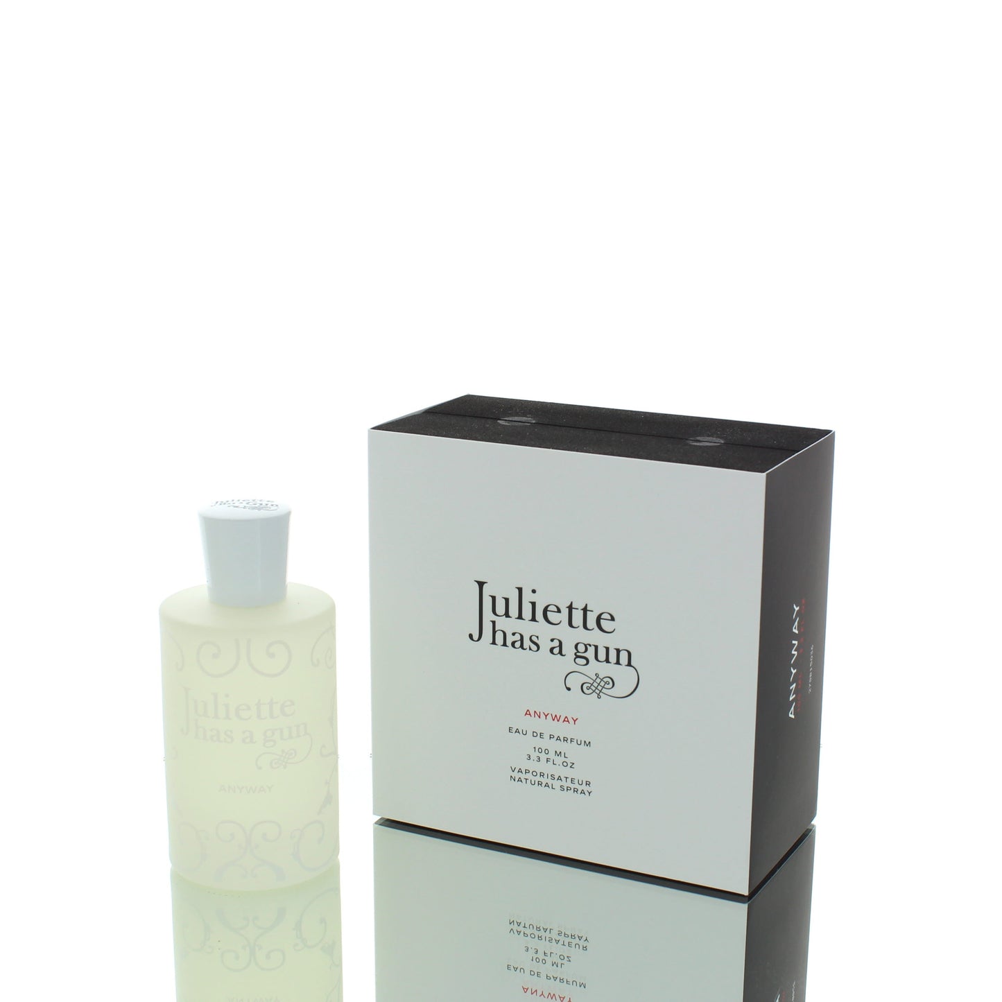 Juliette a une arme de toute façon pour une femme